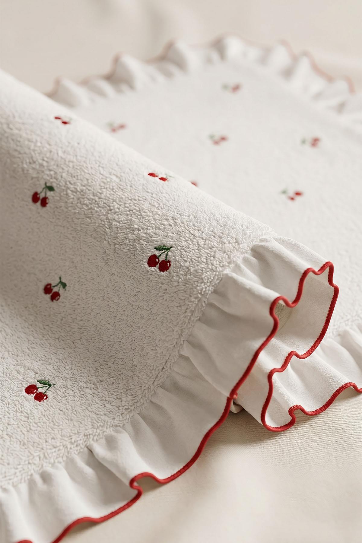 Набор ковриков для ванной Cherry с вышивкой вишни, 2 шт. (60 x 100 см)
