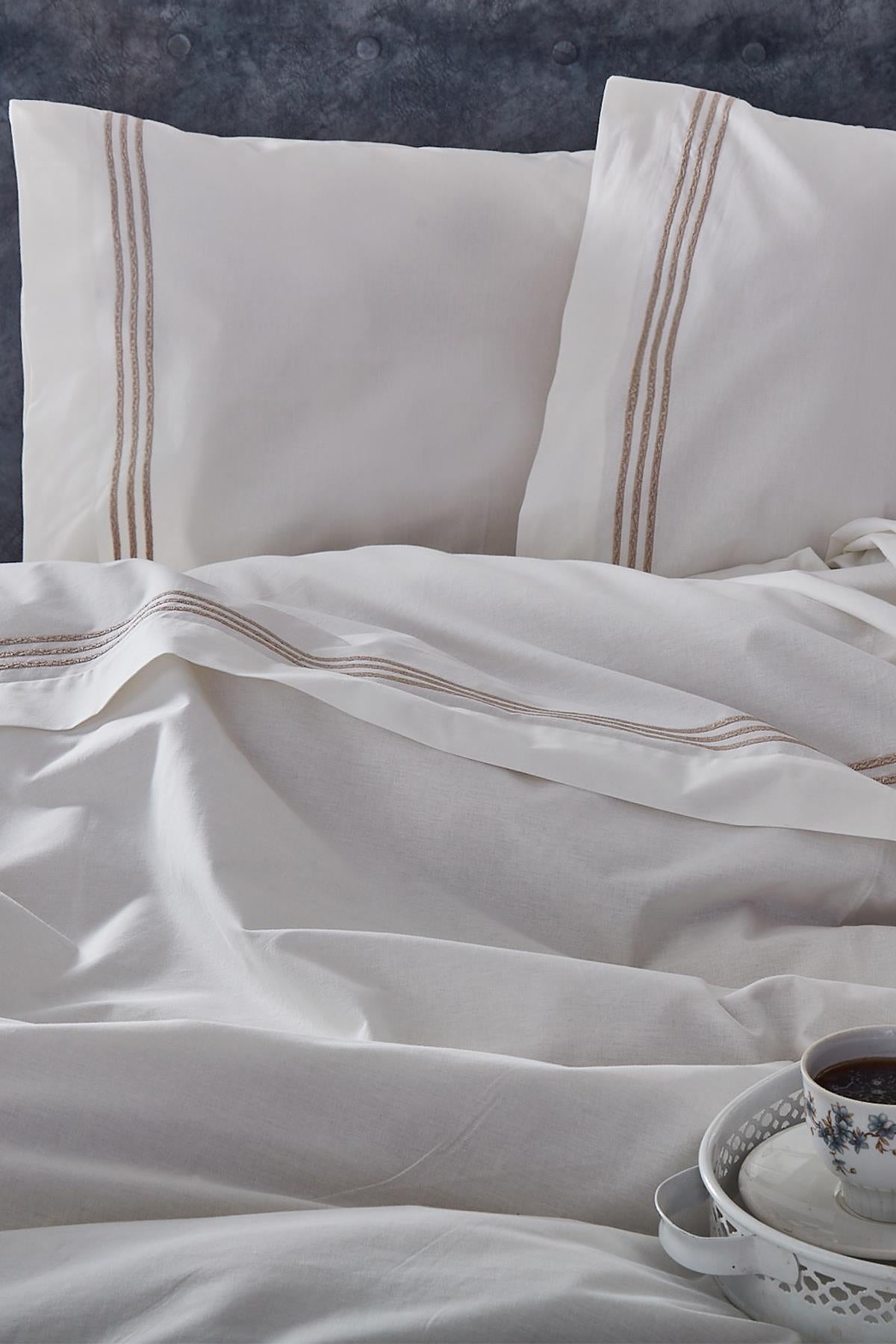 Elda Modern Çizgi Nakışlı Çift Kişilik 3-Piece Bedding Set
