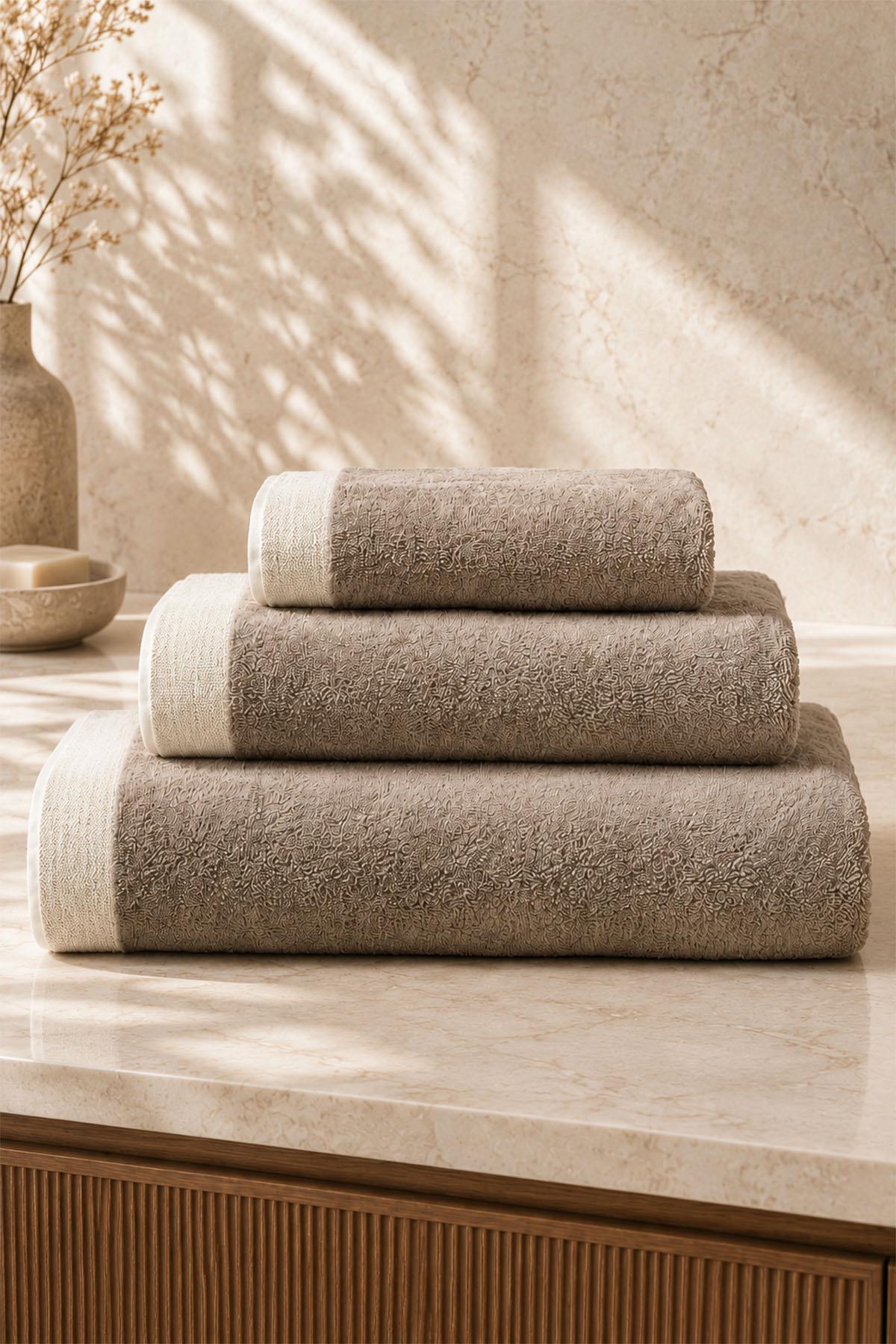 Мягкое банное полотенце Pofina Low Twist (90 x 150 см)
