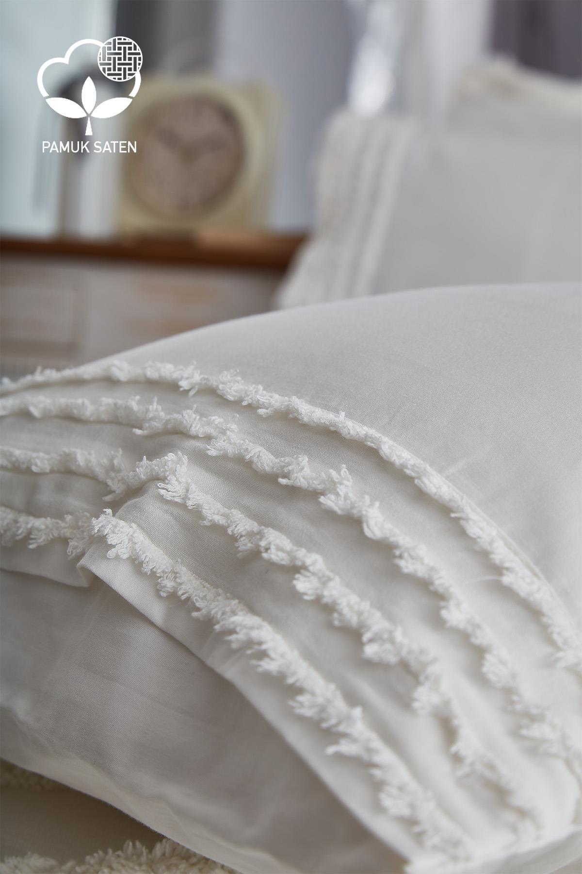 Детальное фото комплекта постельного белья из белого хлопкового сатина с кисточками