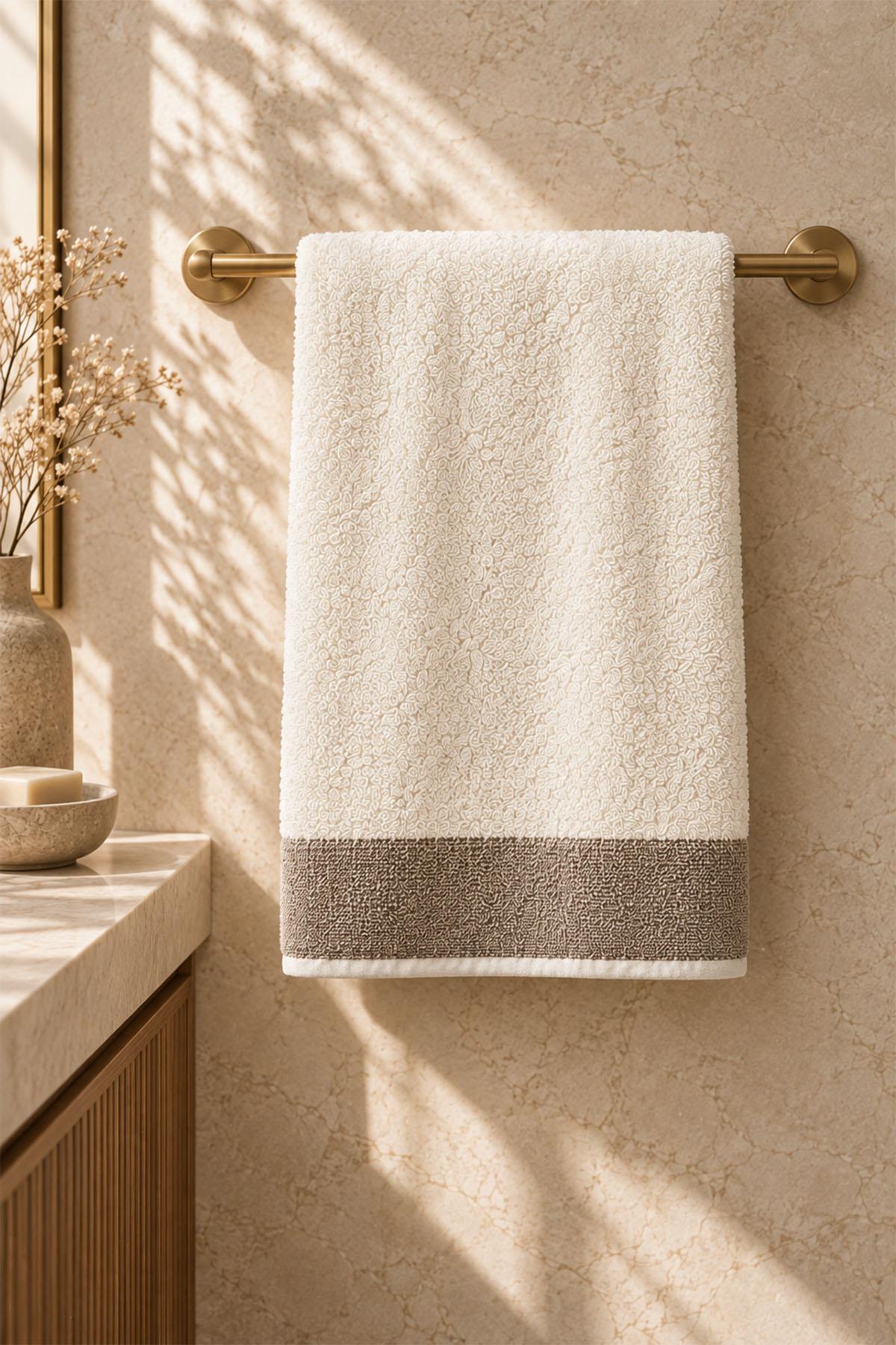 Мягкое банное полотенце Pofina Low Twist (90 x 150 см)