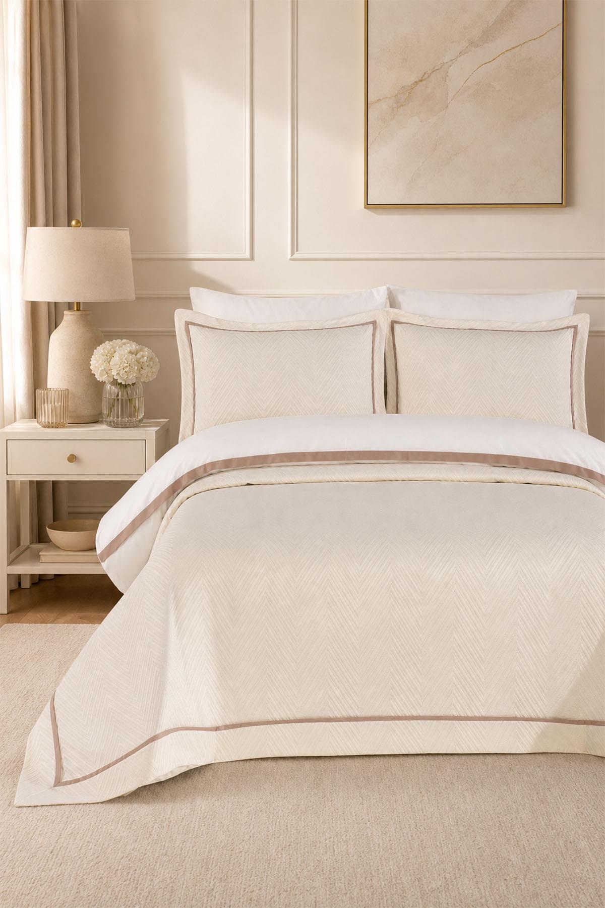 Комплект постельного белья Soreno Striped Detail Super King Size, 7 предметов: пододеяльник и одеяло.